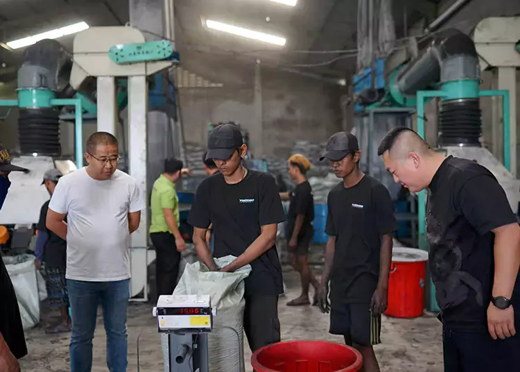 Kunjungan Pabrik Karbon Aktif Batok Kelapa Klien Indonesia: Menyaksikan Kekuatan Produksi dan Ketulusan Kerja Sama